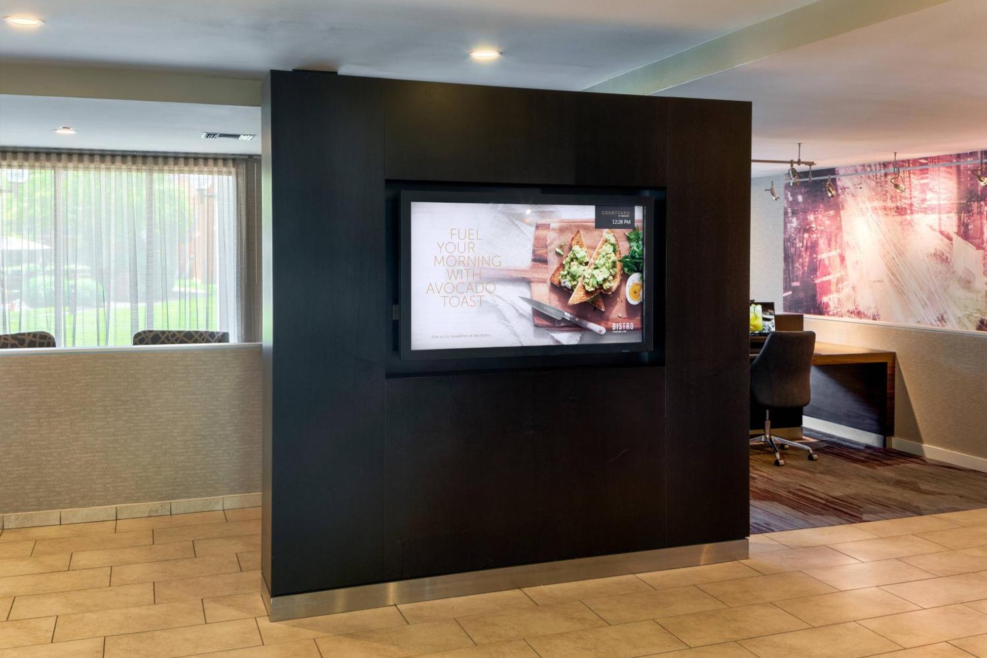 Courtyard Cincinnati Блу Аш Екстериор снимка