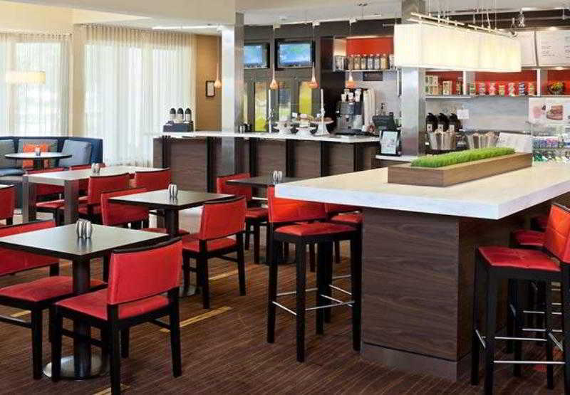 Courtyard Cincinnati Блу Аш Екстериор снимка