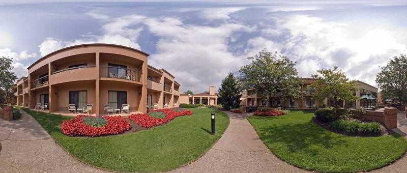 Courtyard Cincinnati Блу Аш Екстериор снимка